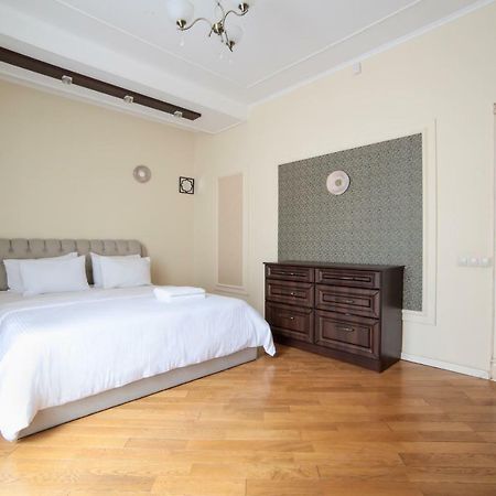 Апартаменти З Балконом Lviv Extérieur photo
