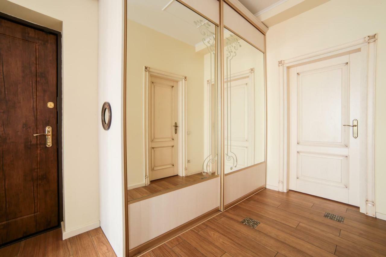 Апартаменти З Балконом Lviv Extérieur photo