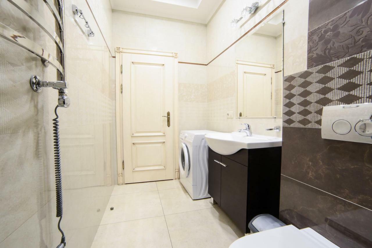 Апартаменти З Балконом Lviv Extérieur photo